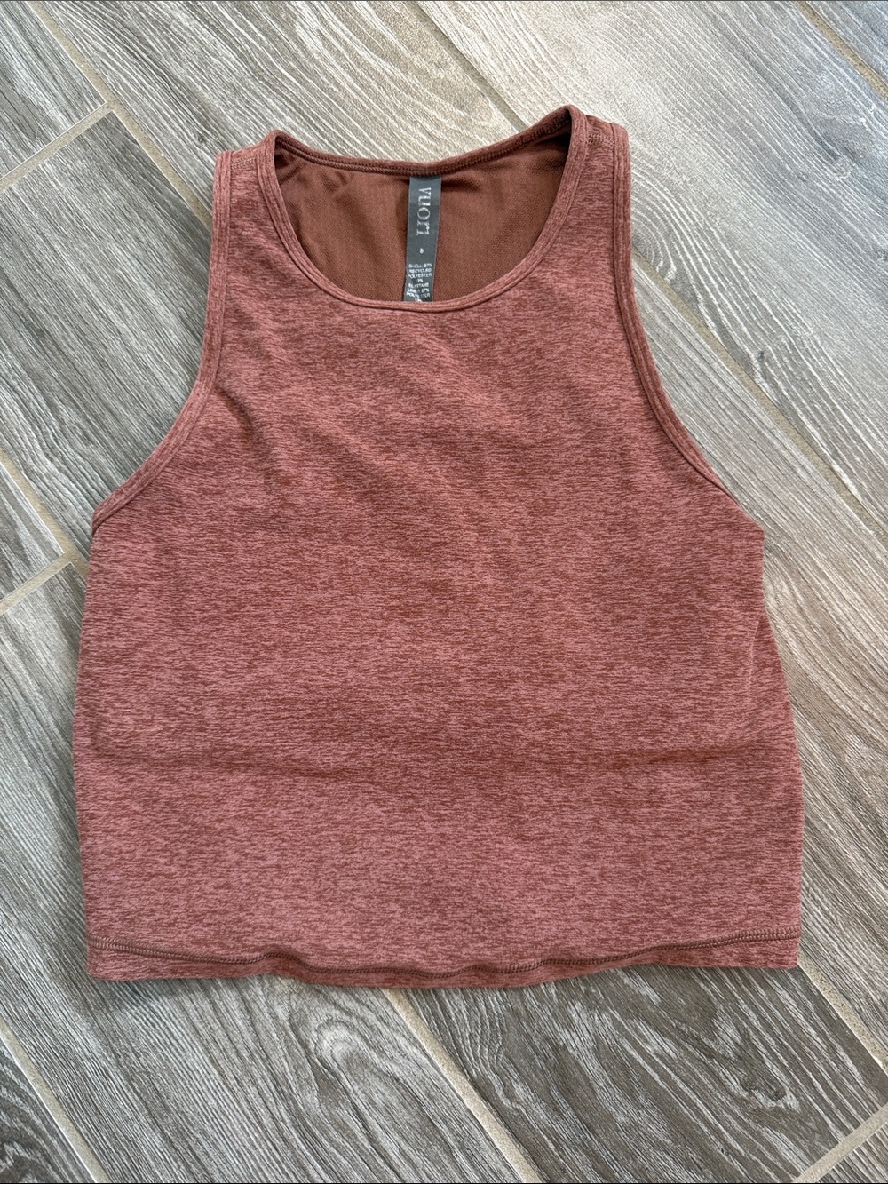 Vuori womens elevation Plyo Heathered Rust Cropped Tank Top size small EUC